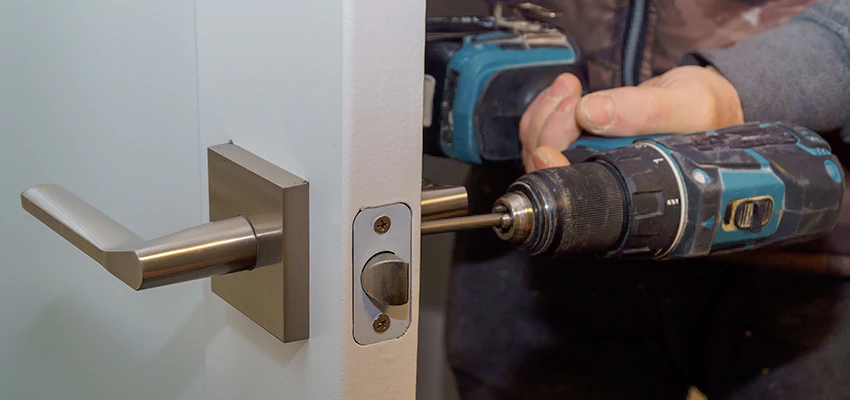 Broken Door Handle Lock Repair in Eucalyptus Hills, California
